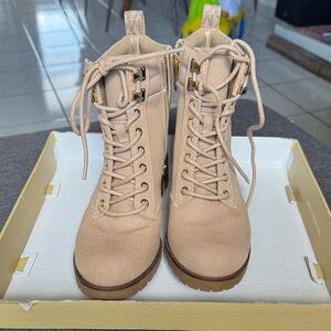 Brand New MICHAEL Michael Kors Tan Lace-Up Boots